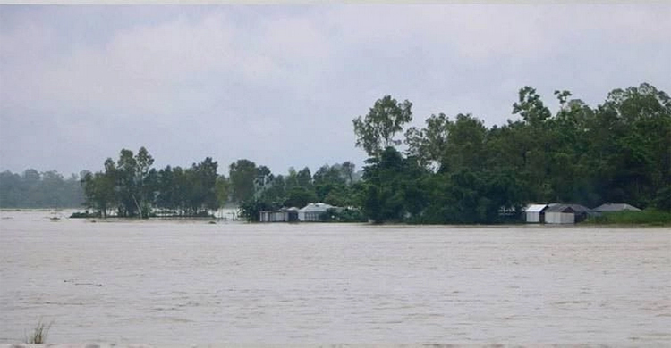 আপাতত বিদায় নিলেও বন্যার শঙ্কা থেকেই গেল