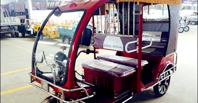 অটোরিকশায় প্রাণ গেল যুবকের