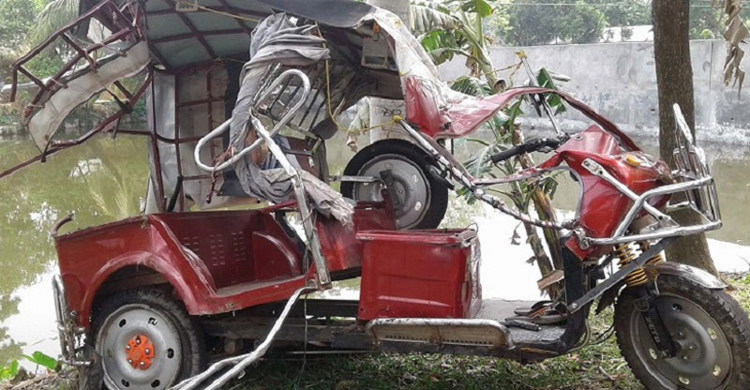 সকালে অটোরিকশা নিয়ে বেরিয়ে প্রাণ গেল চালকের
