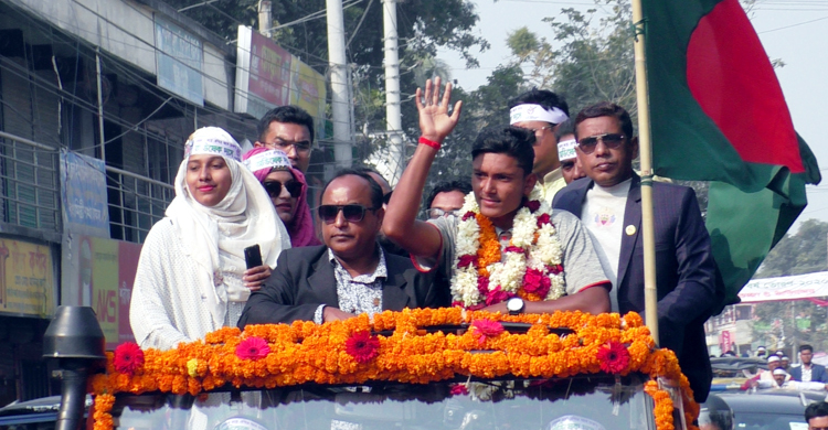 মাশরাফির শহরে অভিষেক বরণ