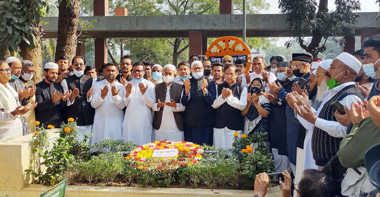 মেয়র হানিফের কবরে আ’লীগ নেতাকর্মীদের শ্রদ্ধা