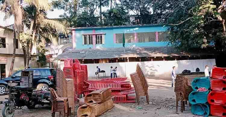 বাঁশখালীতে স্কুলের বার্ষিক পরীক্ষা স্থগিত করে আ’লীগের সম্মেলন!