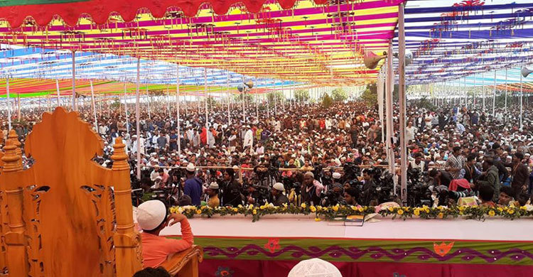 রংপুরে আজহারীর দেড় ঘণ্টার ওয়াজ শুনতে লাখো মানুষের ঢল