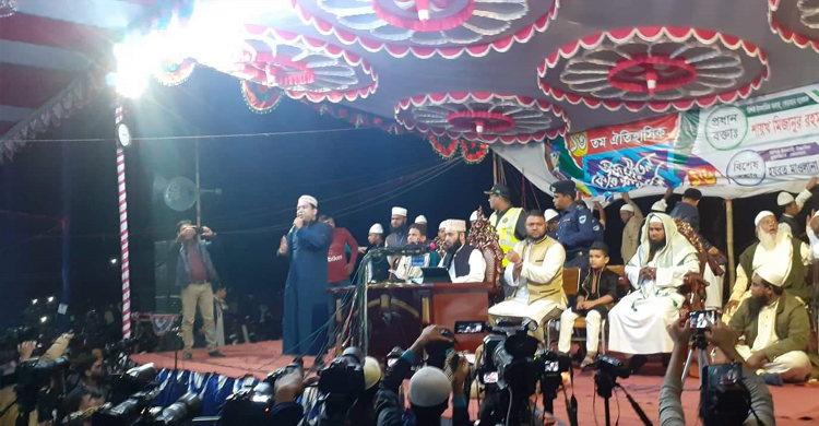 আজহারীর মাহফিলে ইসলাম গ্রহণ করলেন রনি দাস