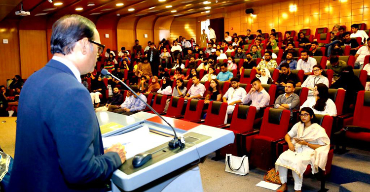 ‘চাকরির বাজারে উপযুক্ত দক্ষতা নিয়ে প্রস্তুত হতে হবে’