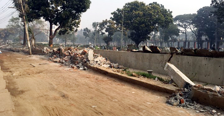 আজিমপুর কবরস্থান সংলগ্ন নিউ পল্টনের রাস্তা প্রশস্ত হচ্ছে