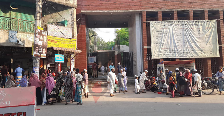 দিনে জুমা রাতে শবে বরাত: আজিমপুরে মৌসুমি ভিক্ষুকদের ভিড়