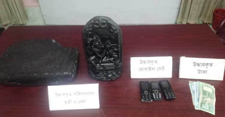 বগুড়ায় কষ্টি পাথরের মূর্তিসহ আটক ৩