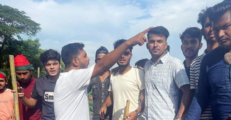 যুবলীগ-ছাত্রলীগের ধাওয়ায় গ্রামের ভেতর সমাবেশ করলো বিএনপি