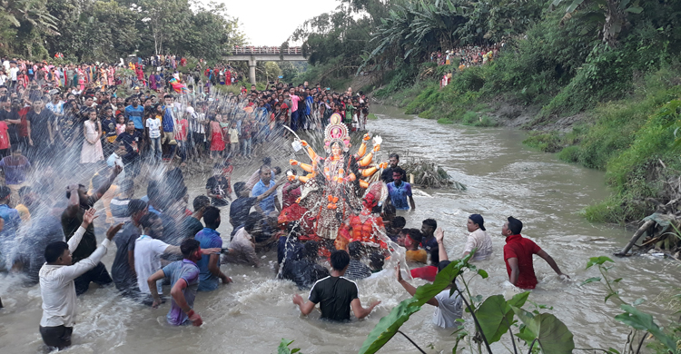আনন্দ-বিষাদে খাগড়াছড়িতে দেবীদুর্গার বিদায়