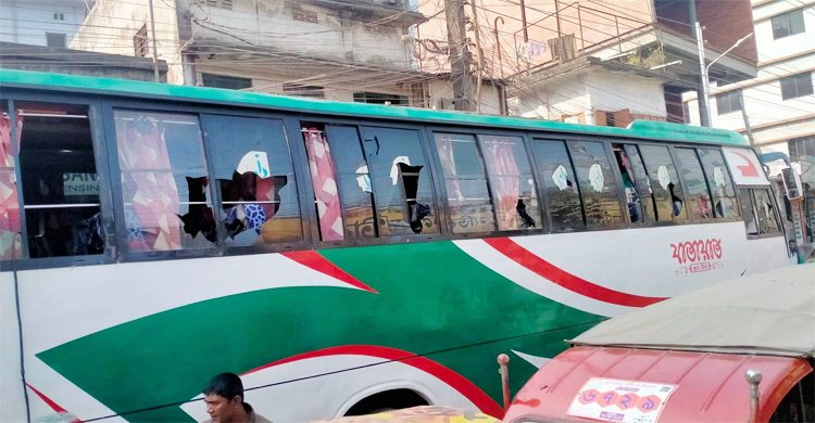 বিএনপির গণঅবস্থান কর্মসূচিতে আসার পথে বাস ভাঙচুর