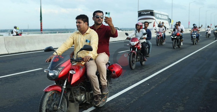 সোমবার থেকে পদ্মা সেতুতে মোটরসাইকেল চলাচল নিষিদ্ধ