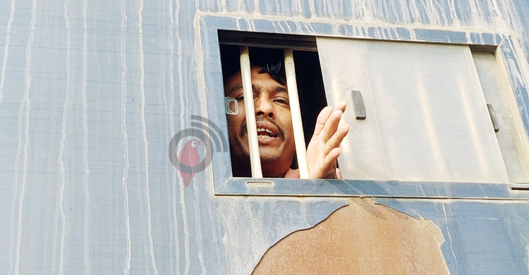 জামিন না পেয়ে ক্ষুব্ধ হাজতিরা, আত্মহত্যার হুমকি