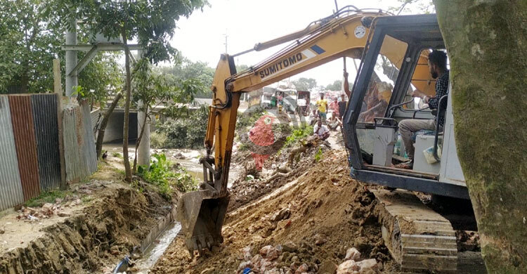 খাল দখল করে বানিয়ে দেওয়া হয় ড্রেন, ৪০ বছর পর উদ্ধার