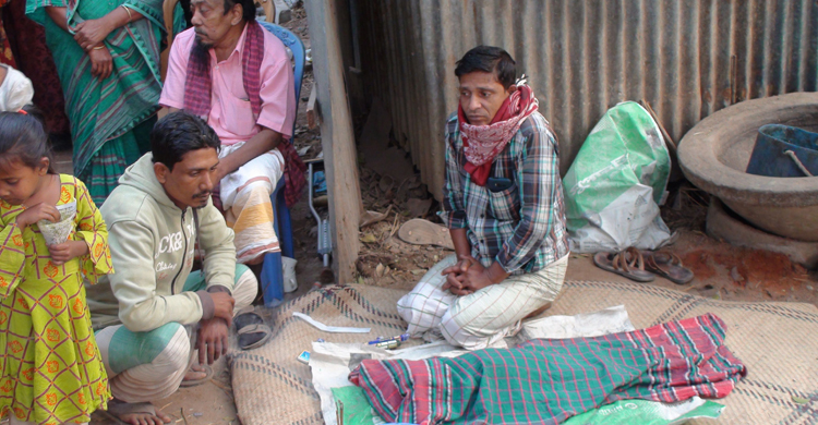 খেলার সময় ট্রাকের চাপায় পিষ্ট হলো সুমন