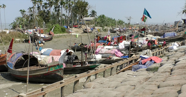 শঙ্কা নিয়েই তীরে ফিরছেন জেলেরা