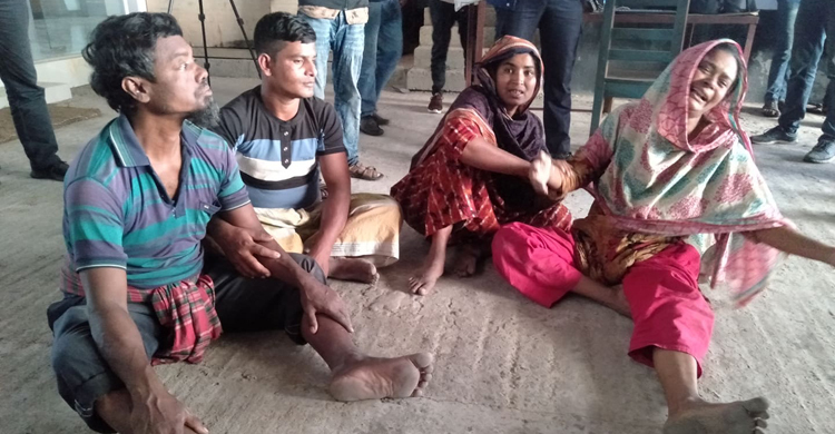 সান্তাহারে কারখানায় অগ্নিকাণ্ড, ৪ জনকে খুঁজে পাচ্ছে না পরিবার