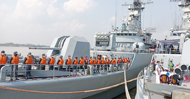 আন্তর্জাতিক নৌমহড়ায় অংশ নিতে মোংলা ছাড়লো যুদ্ধজাহাজ ‘ওমর ফারুক’