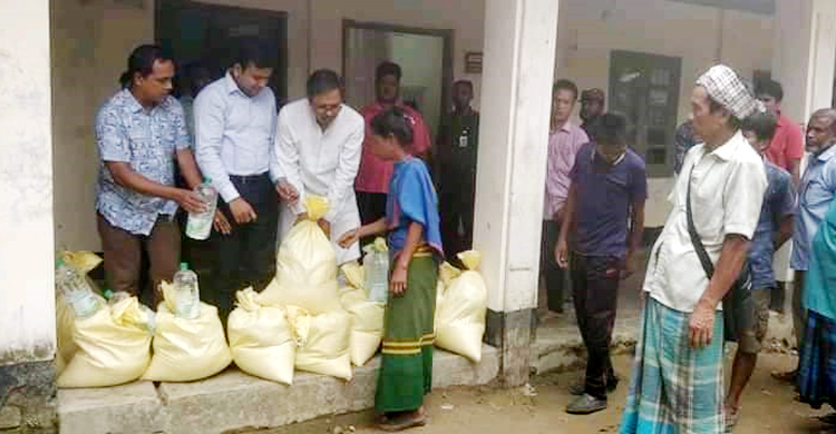 অবশেষে খাদ্য সহায়তা নিলেন বান্দরবানের ৩ পাড়াবাসী