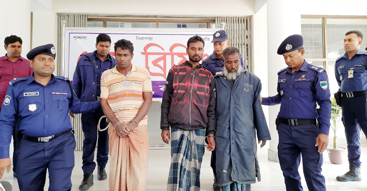 সুন্দরবন থেকে অস্ত্রসহ ৩ জলদস্যু গ্রেফতার