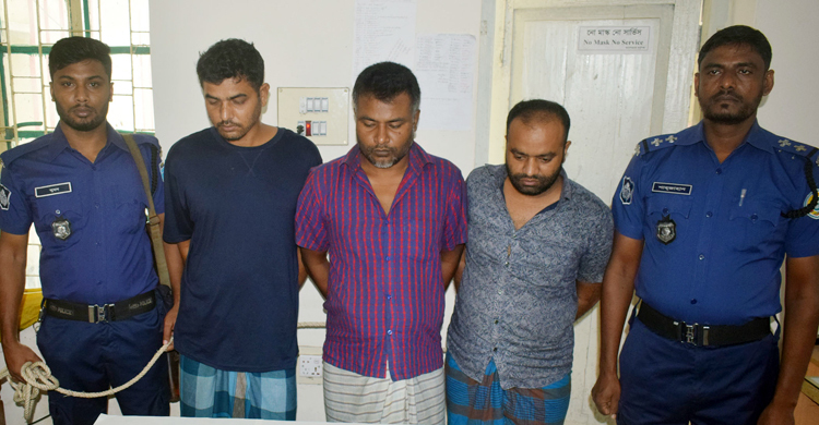 নৈশপ্রহরীকে বেঁধে ডাকাতি, লুটের মালামালসহ গ্রেফতার ৩