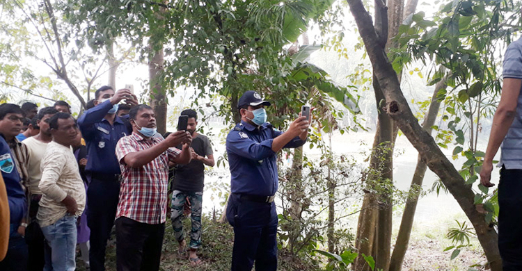 শ্মশানঘাটের গাছে ঝুলছিল যুবকের মরদেহ