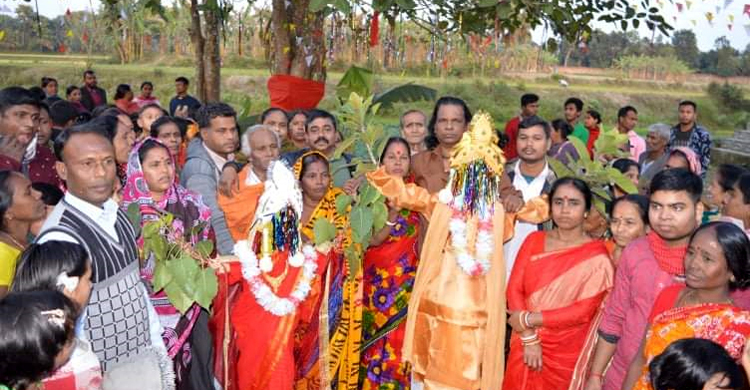 ৫০০ অতিথির আগমনে বট-পাকুড়ের বিয়ে