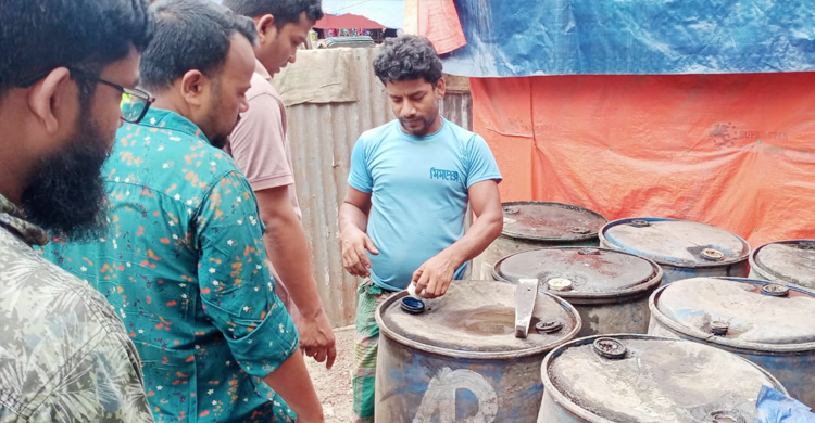 বাউফলে ৬ হাজার লিটার তেল মজুত রাখায় জরিমানা ৫০ হাজার