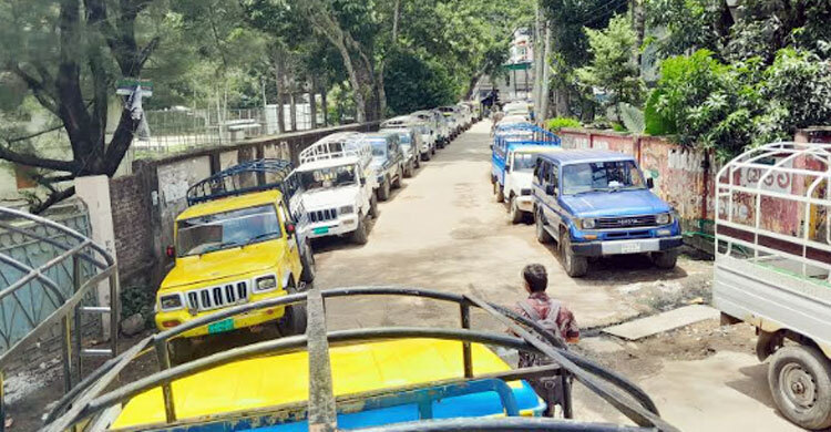 বান্দরবানে ৩০০-১০০০ টাকা বাড়লো চাঁদের গাড়ির ভাড়া
