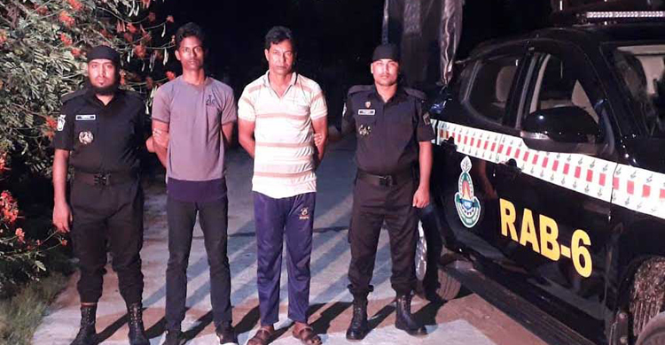 নড়াইলে কাজের কথা বলে নেওয়া হচ্ছিল চট্টগ্রাম, বাস থেকে উদ্ধার ৫৯