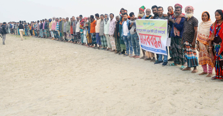 যমুনা থেকে যুবলীগ নেতার বালু উত্তোলন বন্ধের দাবি এলাকাবাসীর