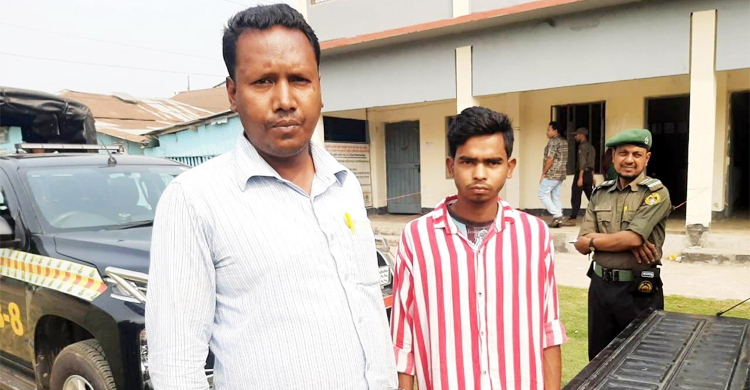 অনুমতি ছাড়া বাইক চালানোয় আটক ২