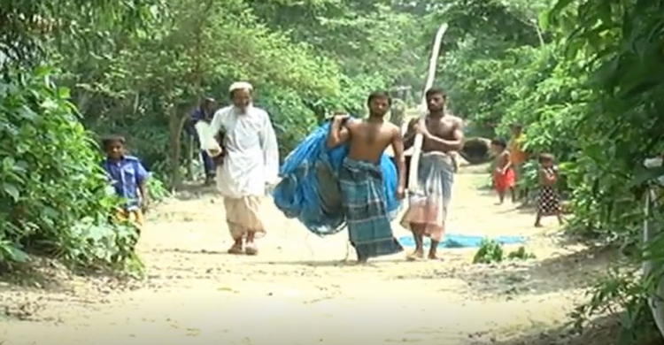 জোটেনি কোরবানির মাংস, ডাল-সবজিতেই ভরসা জেলে পরিবারের