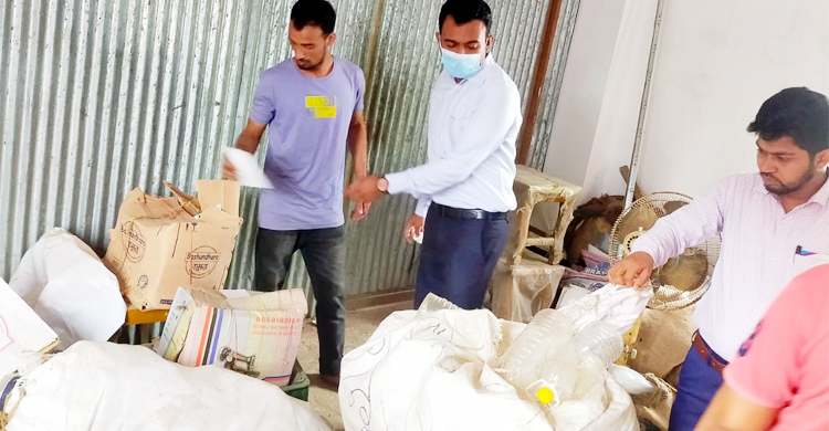ব্রাহ্মণবাড়িয়ায় ১৩০০ লিটার সয়াবিন জব্দ, আগের দামে বিক্রি