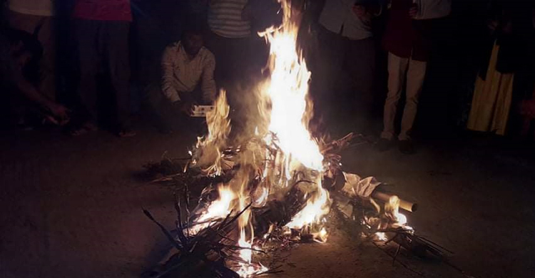 বশেমুরবিপ্রবিতে ধর্ষণের ঘটনায় গ্রেফতার ৬ জনের কুশপুতুল দাহ