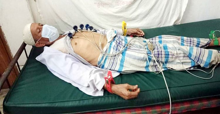 জুয়া খেলার ভিডিও ছাড়ল ছেলে, বাবাকে তুলে নিয়ে নির্যাতন