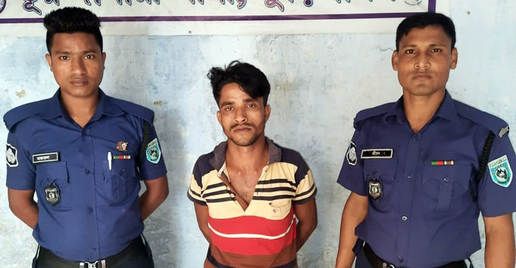 পুকুরে ফেলে কন্যাশিশুকে হত্যাচেষ্টা বাবার, জীবিত উদ্ধার