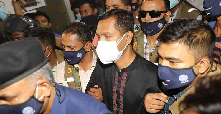ফেনী থেকে চট্টগ্রাম কারাগারে বাবুল আক্তার