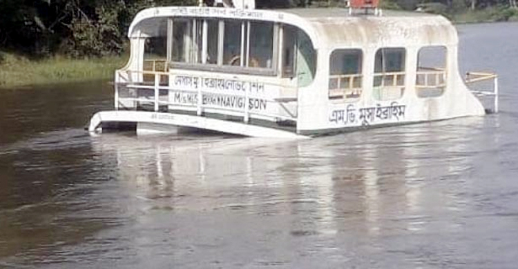 নওয়াপাড়ায় কয়লাবোঝাই জাহাজ ডুবি
