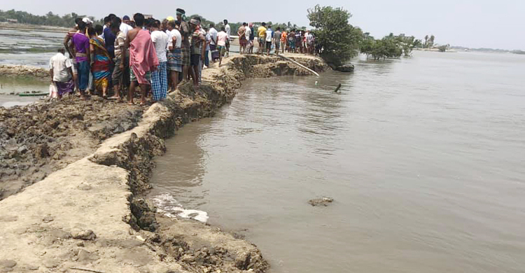 শ্যামনগরে বেড়িবাঁধে ভয়াবহ ভাঙন