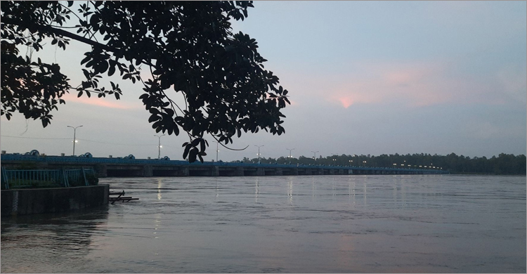 নীলফামারীতে তিস্তা নদীর পানি বিপৎসীমা ছুঁই ছুঁই