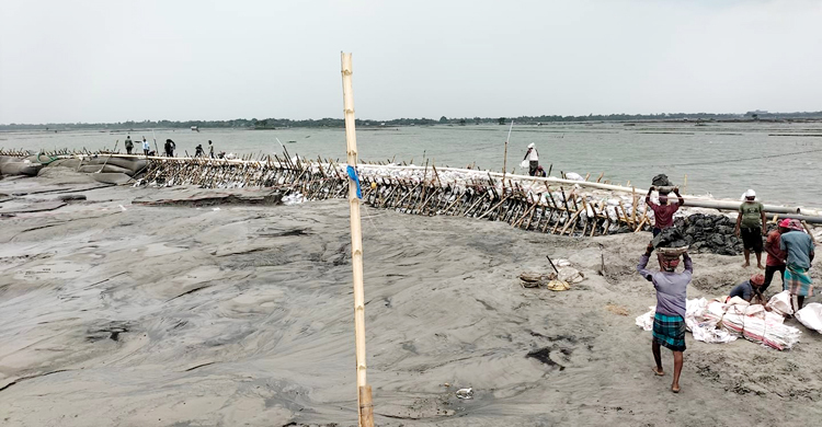 রিংবাঁধে বন্ধ হলো লোকালয়ে জোয়ার-ভাটা