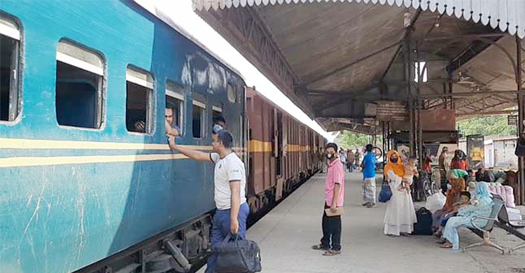 পার্সেল ট্রেনে যাত্রী-মাদক বহন!