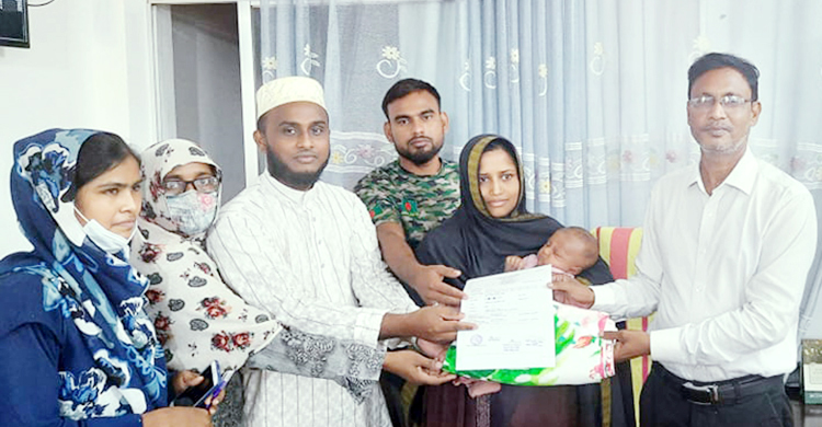 বগুড়ায় জন্মনিবন্ধন করলেই মিলছে তোয়ালে