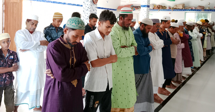 মোংলায় শতাধিক পরিবারের ঈদ উদযাপন