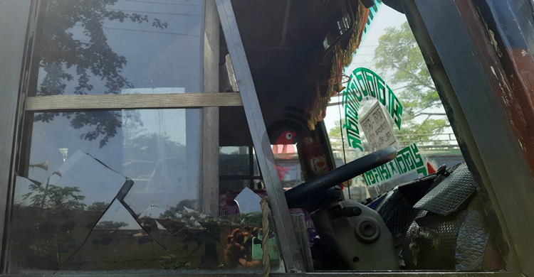 চালককে মারধর, মোংলায় ৪ ঘণ্টা বাস চলাচল বন্ধ