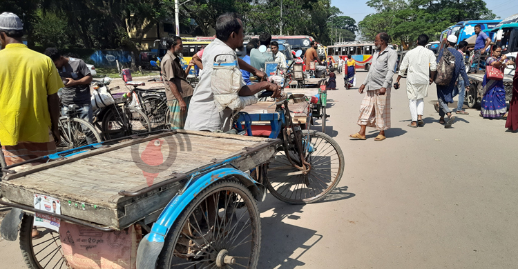 চালককে মারধর, মোংলায় ৪ ঘণ্টা বাস চলাচল বন্ধ
