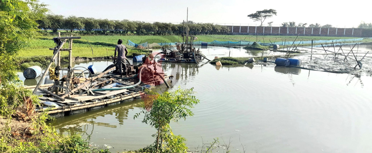 ড্রেজারে বালু উত্তোলন, ঝুঁকিতে খানজাহান আলী বিমানবন্দর এলাকা