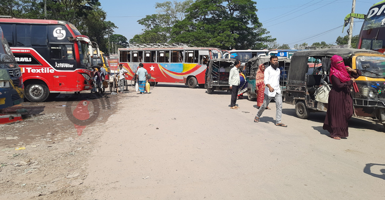 চালককে মারধর, মোংলায় ৪ ঘণ্টা বাস চলাচল বন্ধ