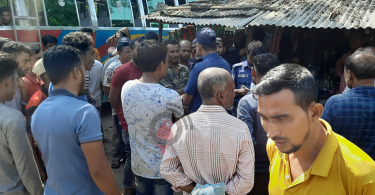 চালককে মারধর, মোংলায় ৪ ঘণ্টা বাস চলাচল বন্ধ
